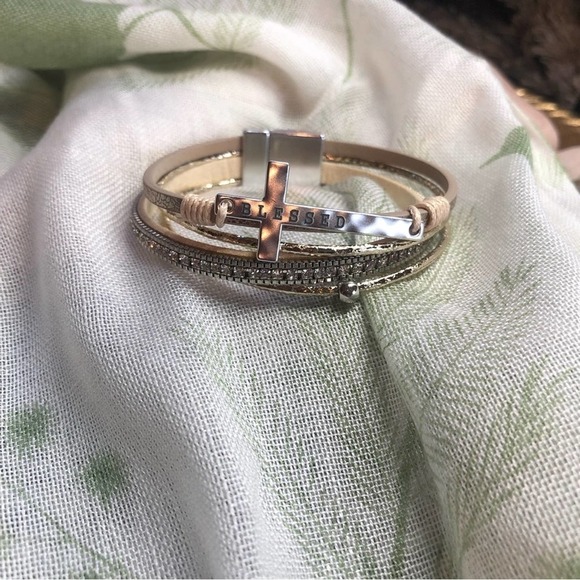 SILVER cross, diamond crystals, vegan leather banded bracelet, magnetic closure - Picture 3 of 5